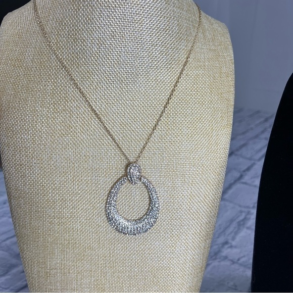 Long gold tone and rhinestone necklace - Picture 6 of 7